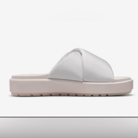 Women’s Size 12 Jordan Slides - Picture 3 of 6